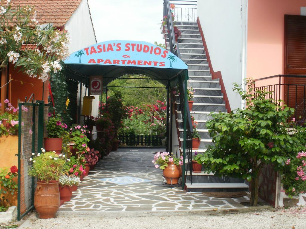 Tasia Studios Периволион Экстерьер фото